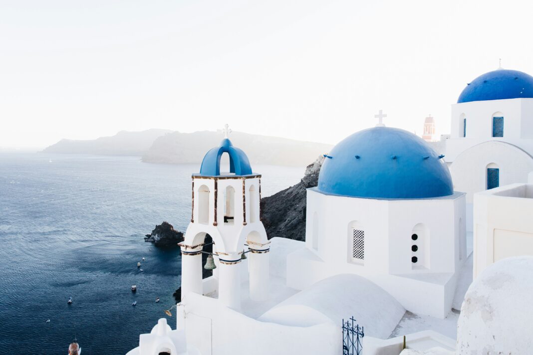 Výhľad v Santorini, Grécko. Dovolenkujte v Grécku.